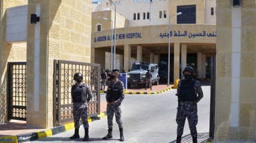 من أمام مستشفى السلط في عمان (أرشيفية- رويترز)