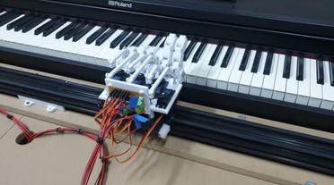 پیانو بجانے کا ماہر روبوٹ