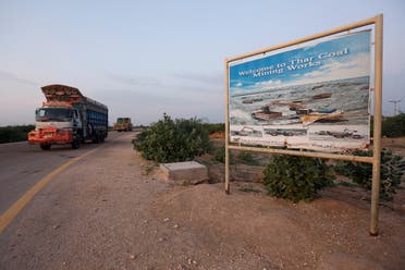 A truck drives past a sign depicting a coal-mining site in Islamkot, Tharparkar, Pakistan. (File photo: Reuters)