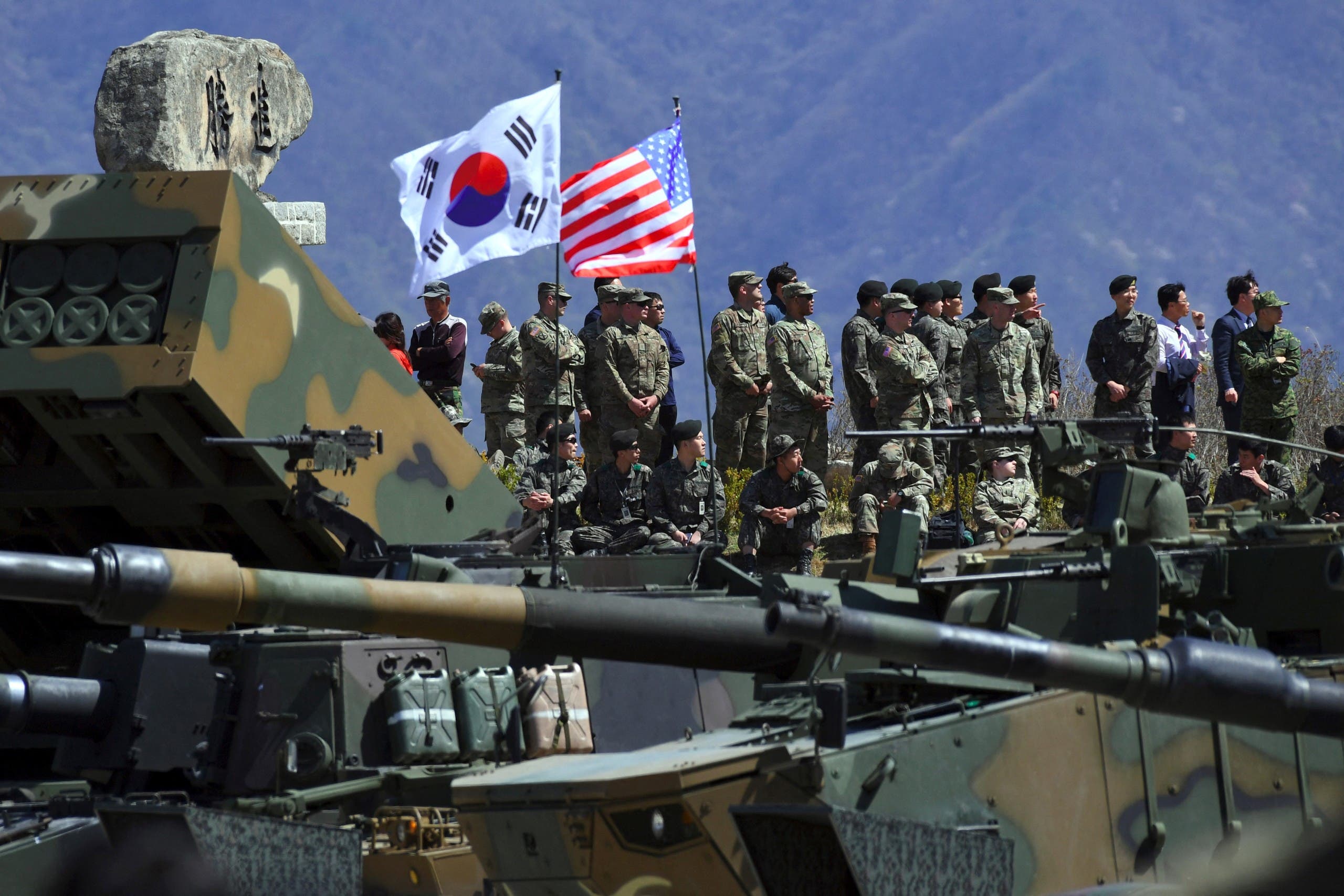 جنود من كوريا الجنوبية والولايات المتحدة خلال تمرين عسكري مشترك في كوريا (أرشيفية)