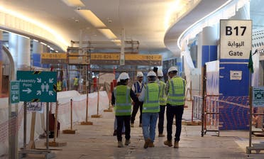 Visitors tour the construction site of the midfield terminal of Abu Dhabi International Airport in Abu Dhabi, United Arab Emirates, November 6, 2017. (Reuters/Stringer)