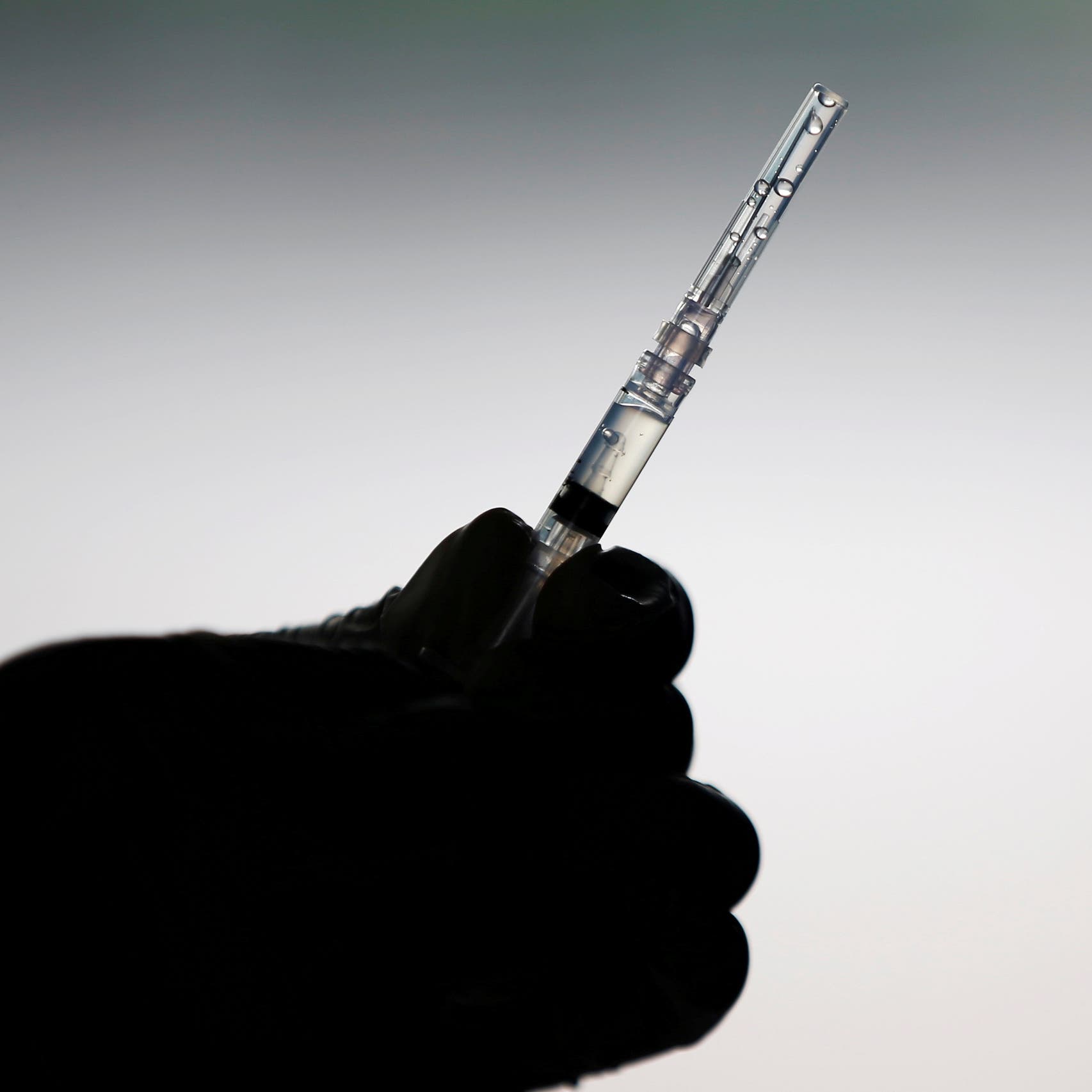 Friends of conspiracy believers may help reduce vaccine hesitancy: Study