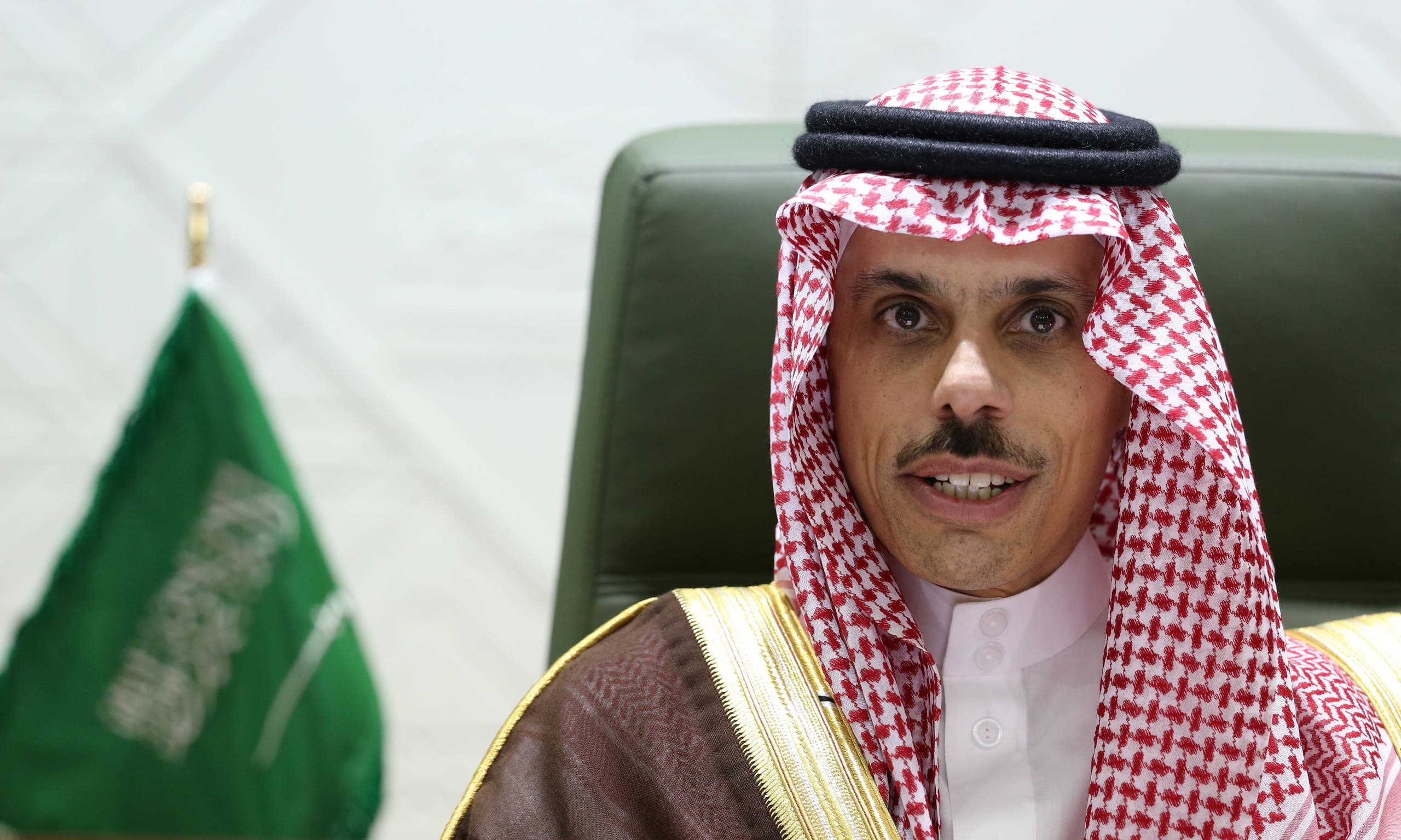 وزير الخارجية السعودي الأمير فيصل بن فرحان يعلن عن مبادرة السعودية لحل الأزمة في اليمن