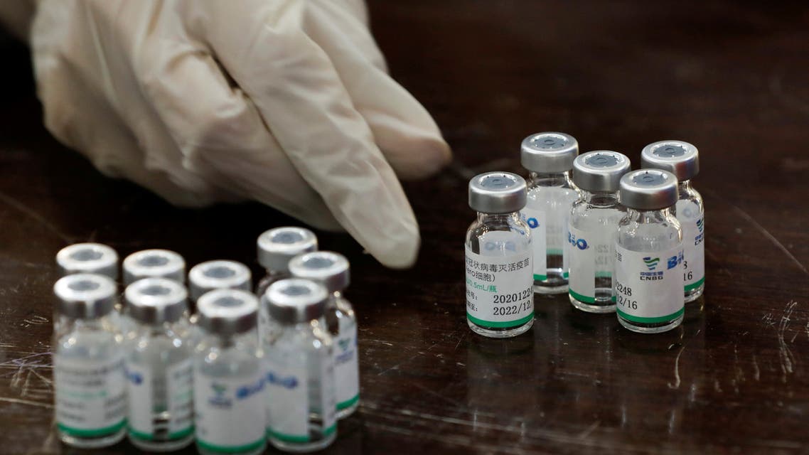 A health worker counts used vials of Sinopharm's coronavirus disease (COVID-19) vaccine, at a vaccination centre in Karachi, Pakistan February 11, 2021. (File photo: Reuters)