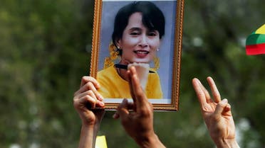 A person holds a picture of leader Aung San Suu Kyi as Myanmar citizens protest against the military coup in front of the UN office in Bangkok, Thailand February 22, 2021. (File photo: Reuters)