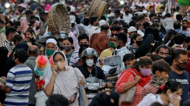 People wearing protective masks crowd a marketplace amidst the spread of COVID-19 in Mumbai, India, on March 22, 2021. (Reuters)