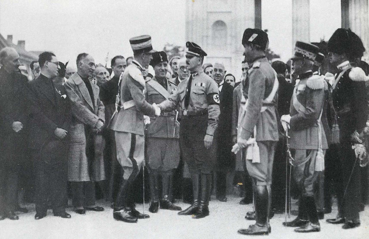 ثيودور إيكي بإيطاليا عام 1932