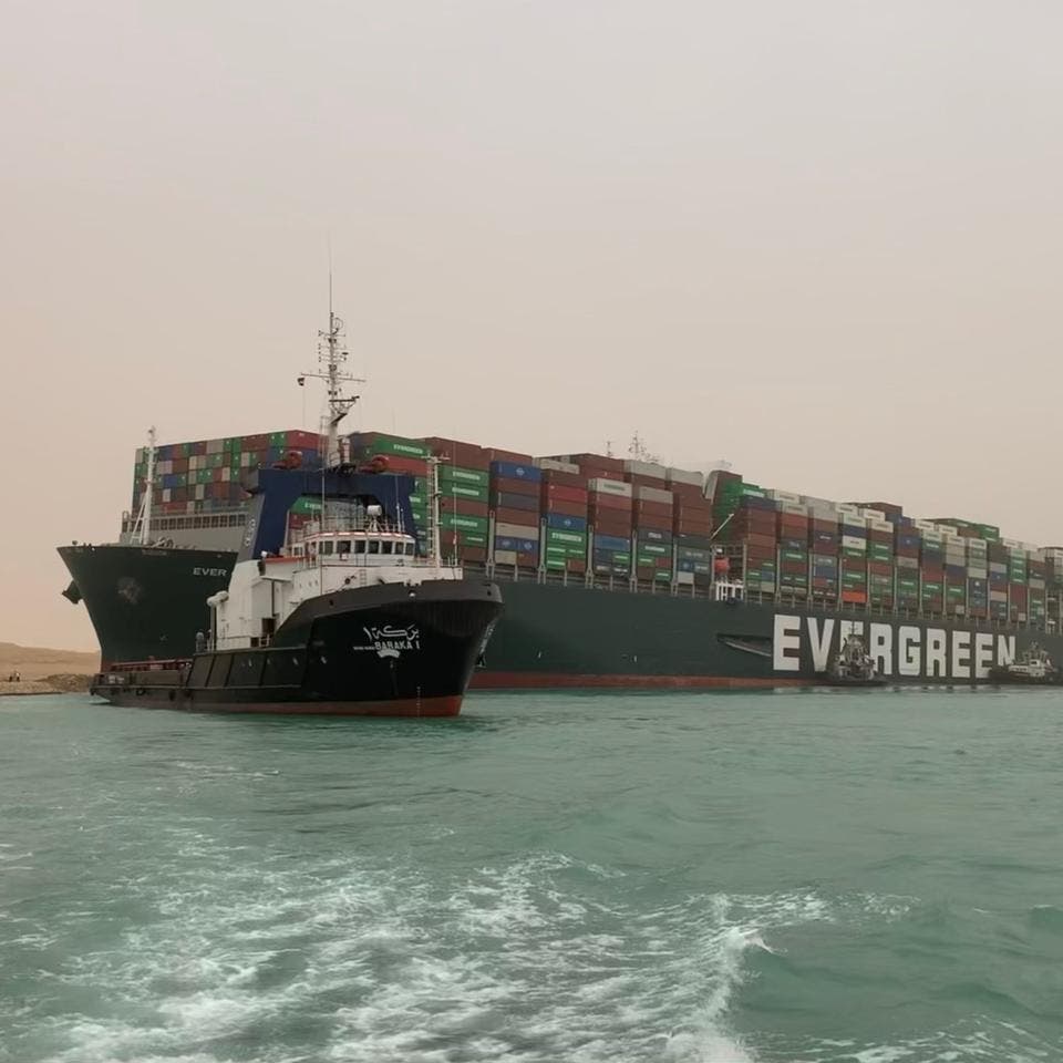 هيئة قناة السويس تتخذ قرارات عاجلة بعد حادث السفينة