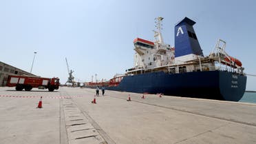 An oil tanker docks at the port of Hodeidah, Yemen October 17, 2019. REUTERS/Abduljabbar Zeyad