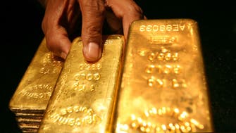 الذهب يخترق حاجز 1900 دولار وسط سباق للتحوط ضد التضخم