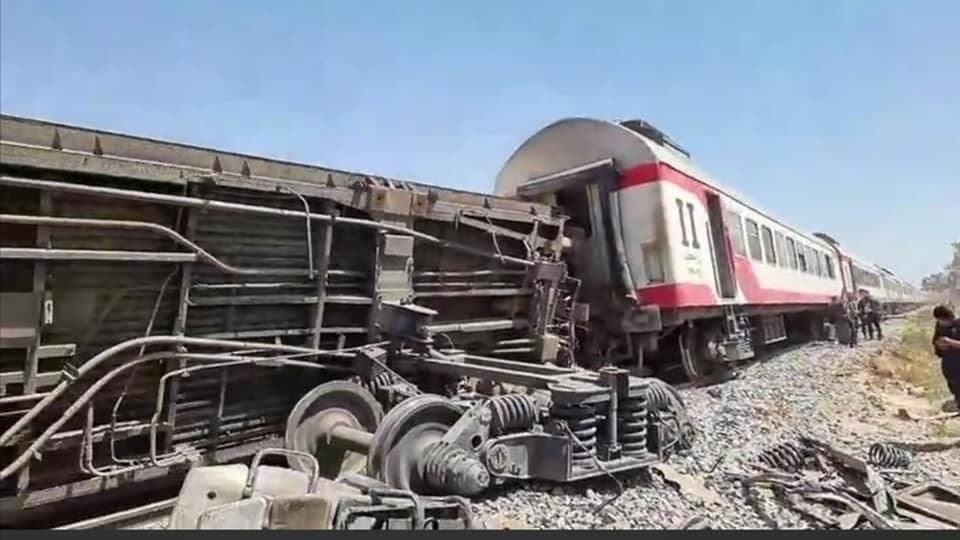 من موقع حادث تصادم قطاري مصر