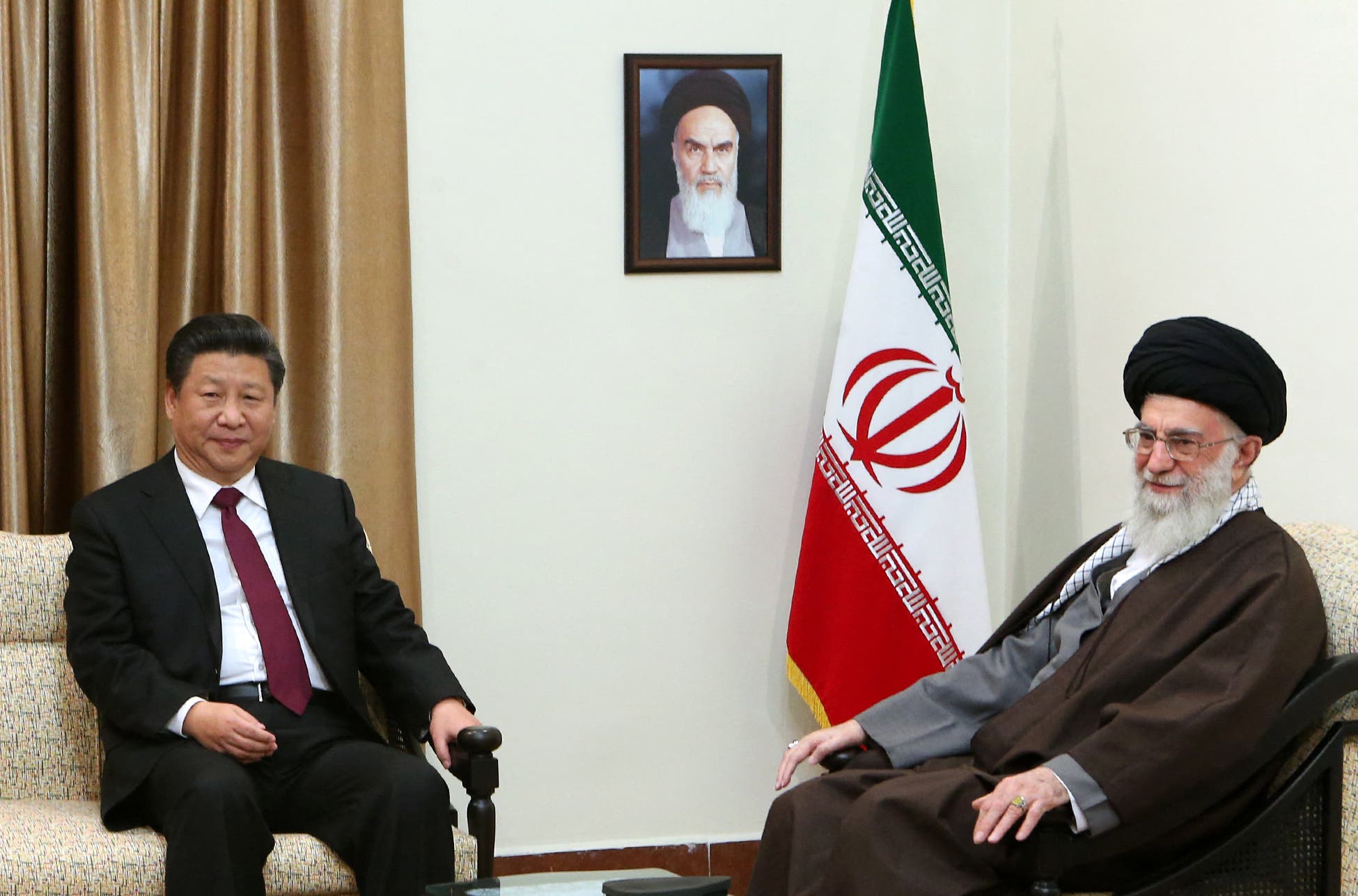 الرئيس الصيني ونظيره الإيراني  (رويترز)