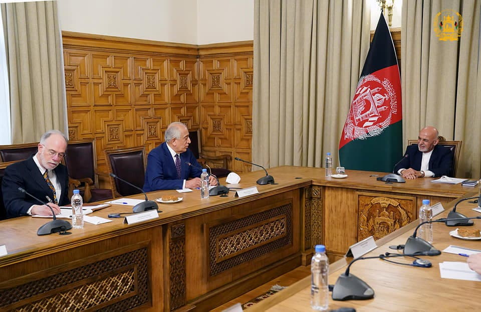 خليل زاد خلال لقاء بالرئيس الأفغاني أشرف غني في 15 مارس الحالي