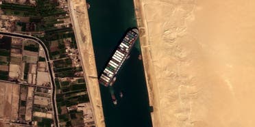 سوئز نہر میں پھنسے جہاز کی تصاویر