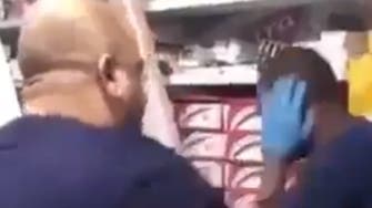 فيديو مهين من العراق.. صاحب صيدلية ينهال ضربا على عامل