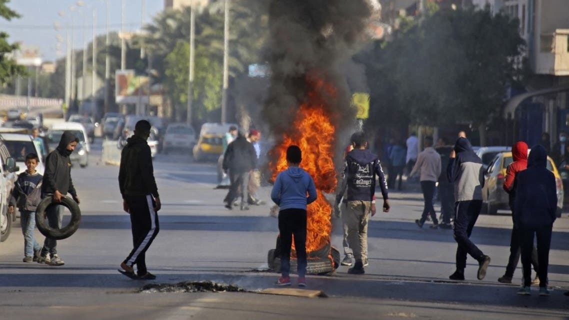 Young Tunisians burn tires and block roads in the southern city of Tataouine, on February 12, 2021, to protest against the government's failure to keep its promise to provide jobs and investments.  FATHI NASRI / AFP