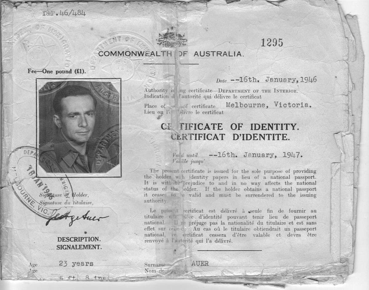 وثيقة هوية لأحد المعتقلين الذين فضلوا الالتحاق بالجيش الأسترالي