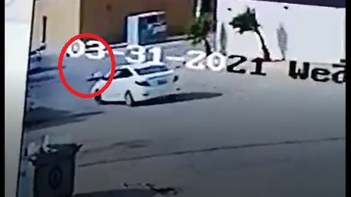 الضحية سقط أرضا ليتم دهسه مرة ثانية