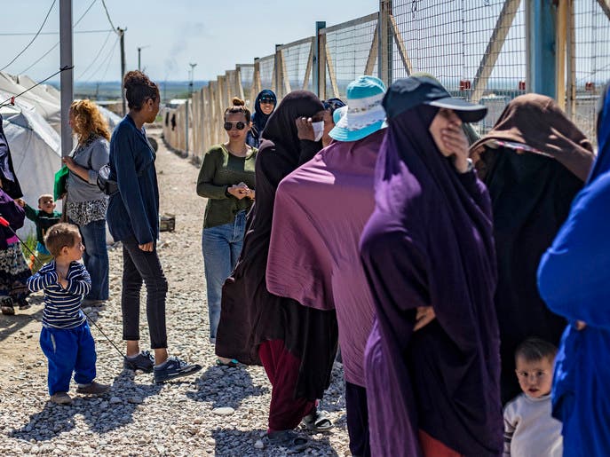 فرنسا تعيد 15 امرأة و32 طفلا من مخيمات داعش بسوريا