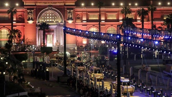 شاهد.. موكب مهيب في القاهرة لنقل المومياوات الملكية