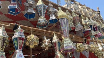 مصر: کرونا کی وبا نے رمضان میں سجاوٹی فانوسوں کا کاروبار گہنا دیا