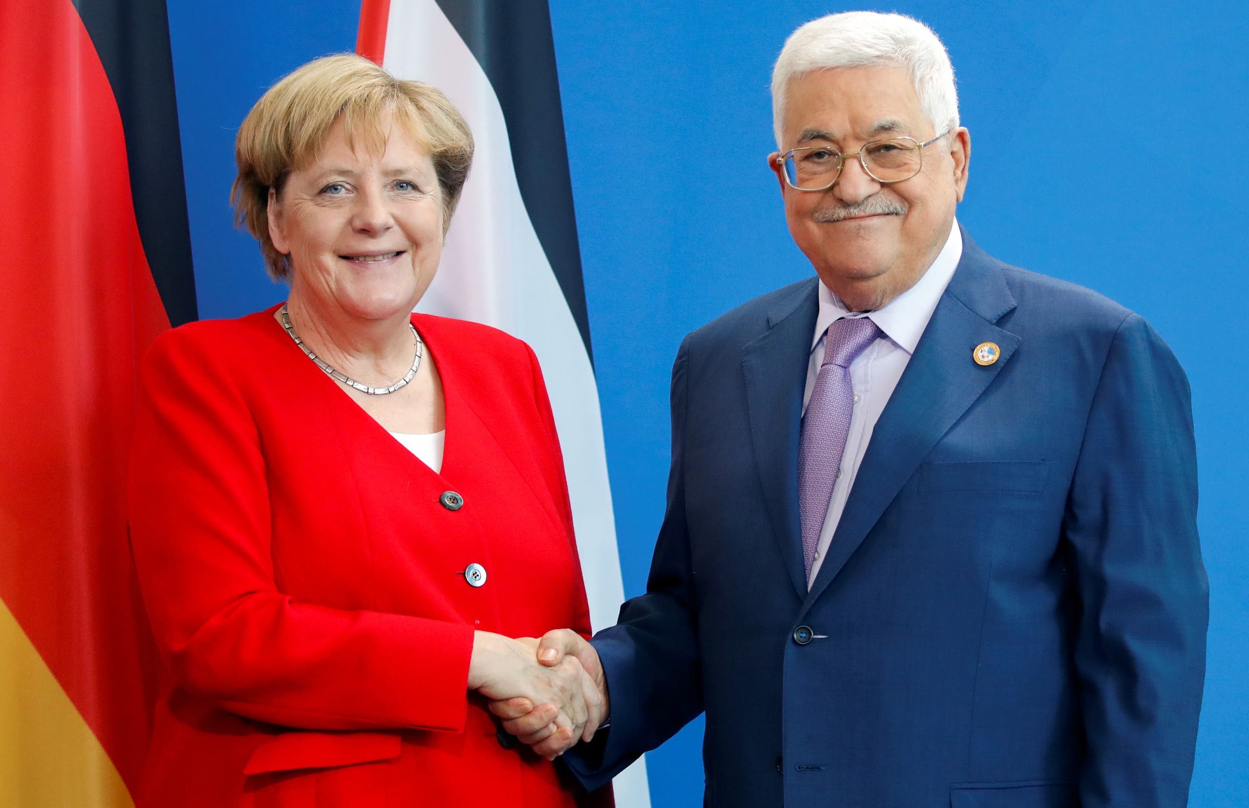 عباس مع ميركل في برلين في 2019 (أرشيفية)