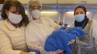 بالصور.. ولادة طفل على طائرة مصرية وهبوط اضطراري