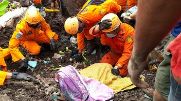 This handout photo taken on April 5, 2021 and released by the National Search and Rescue Agency (BASARNAS) shows rescuers retrieving a victim's body in Nelemamadike village, East Flores, after torrential rains triggered floods and landslides in Indonesia and East Timor. (File photo: AFP)