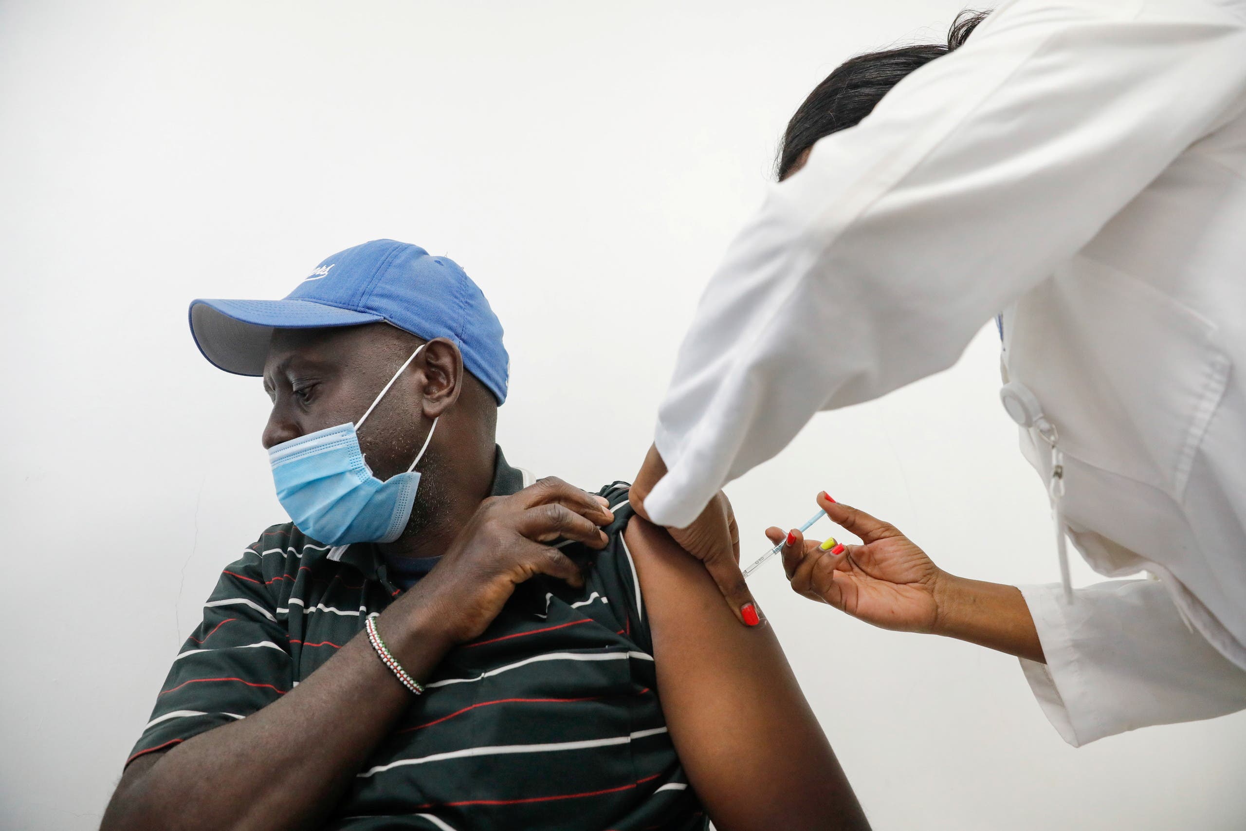 من حملة التطعيم بلقاح استرازينيكا في كينيا