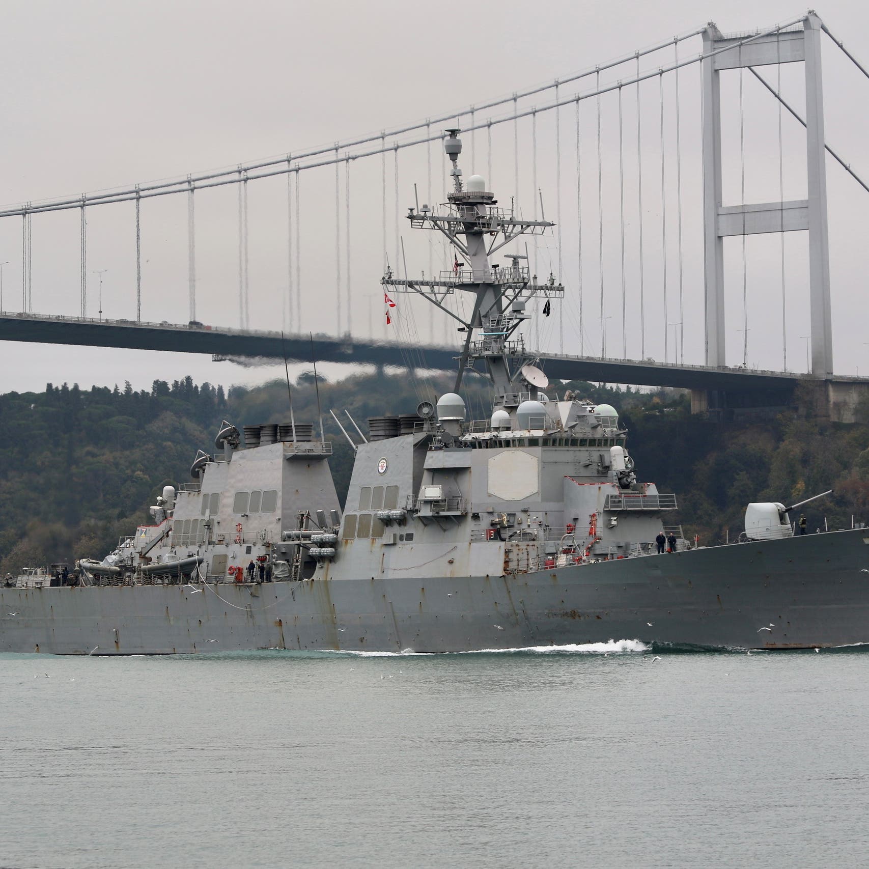 روسيا تنذر سفينتين حربيتين أميركيتين بالابتعاد عن القرم