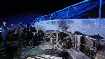 مصر: وفاة 20 شخصاً في حادث تصادم حافلة وسيارة نقل بأسيوط