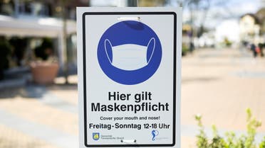 A sign reading Entering the area only with mask is seen amid the coronavirus disease (COVID-19) pandemic in downtown Timmendorfer Strand, Germany April 13, 2021. (File photo: Reuters)