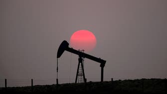 النفط يمضي على مسار تحقيق ربح أسبوعي بنحو 7%