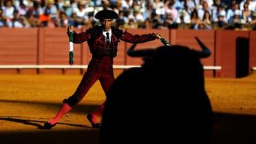 Spanish banderillero Angel Gomez prepares to drive banderillas into a bull during a bullfight at The Maestranza bullring in the Andalusian capital of Seville, southern Spain May 10, 2019. (Reuters)