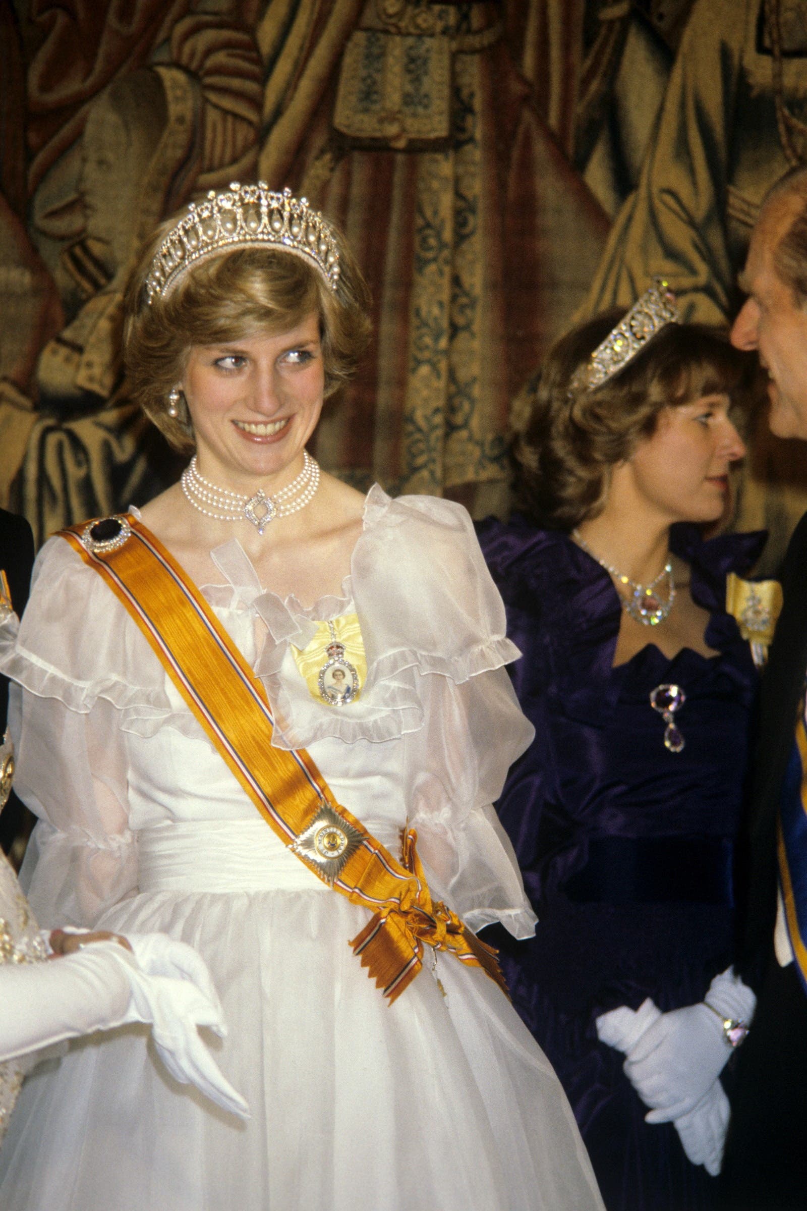 الأميرة ديانا ترتدي العقد نفسه في العام 1982