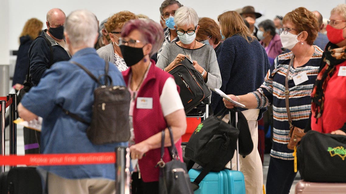 Passengers wait at the check-in counters for New Zealand flights at Sydney International Airport on April 19, 2021, as Australia and New Zealand opened a trans-Tasman quarantine-free travel bubble. (File photo: AFP)