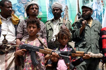صنعا میں حوثی ریلی کے دوران مسلح بچے