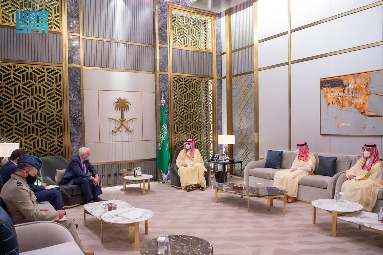 ولي العهد السعودي يستقبل المبعوث البريطاني