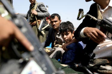 صنعا میں حوثی بندوق برداروں میں موجود ایک بچہ