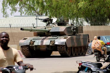 دبابة للجيش التشادي (رويترز)
