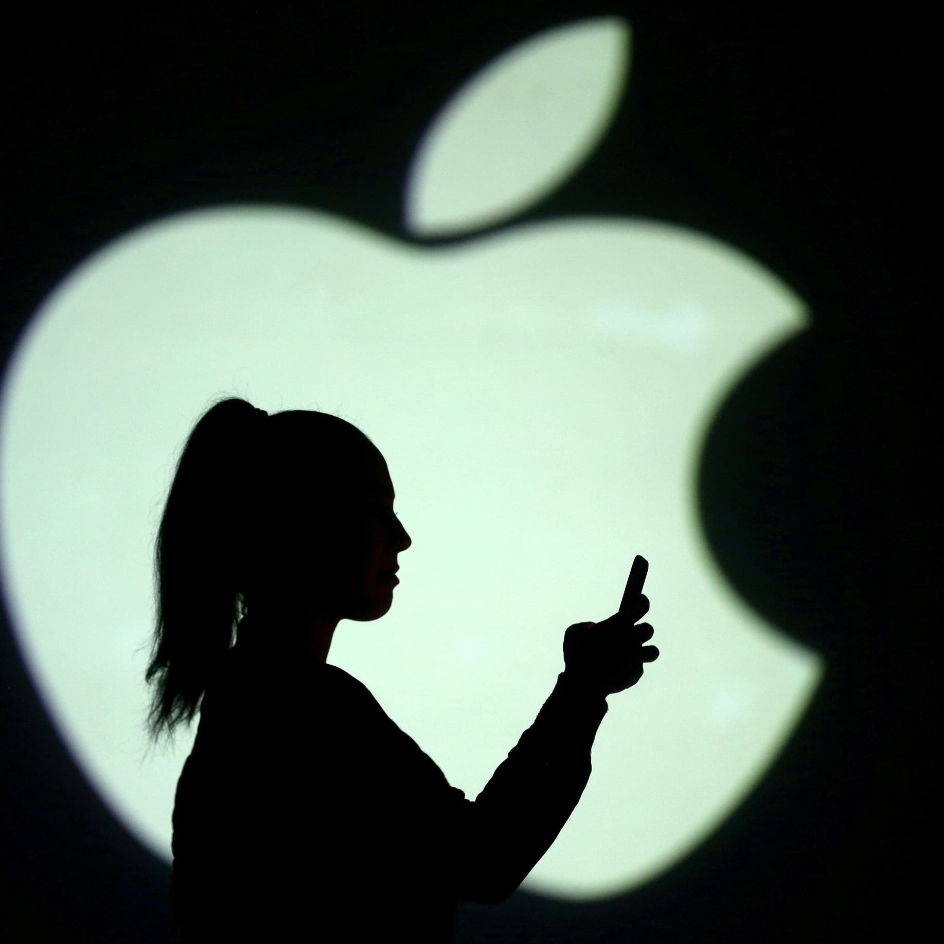 Russia fines Apple $12 mln for alleged app market abuse