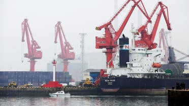 ميناء نفطي في الصين (رويترز)