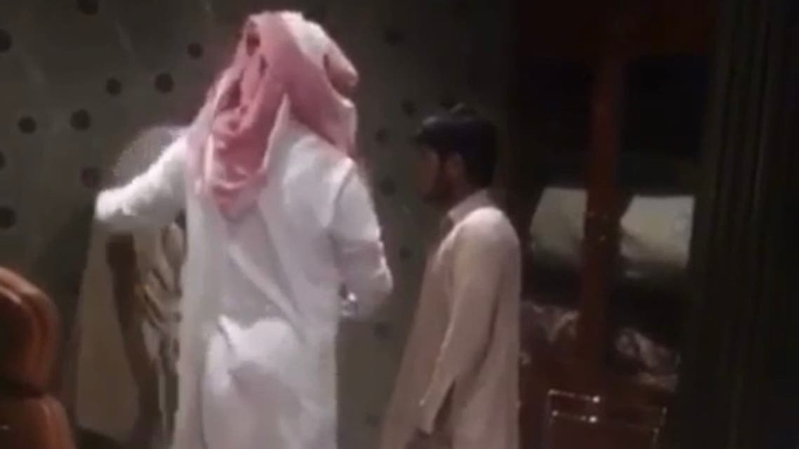 ضرب مقيمين