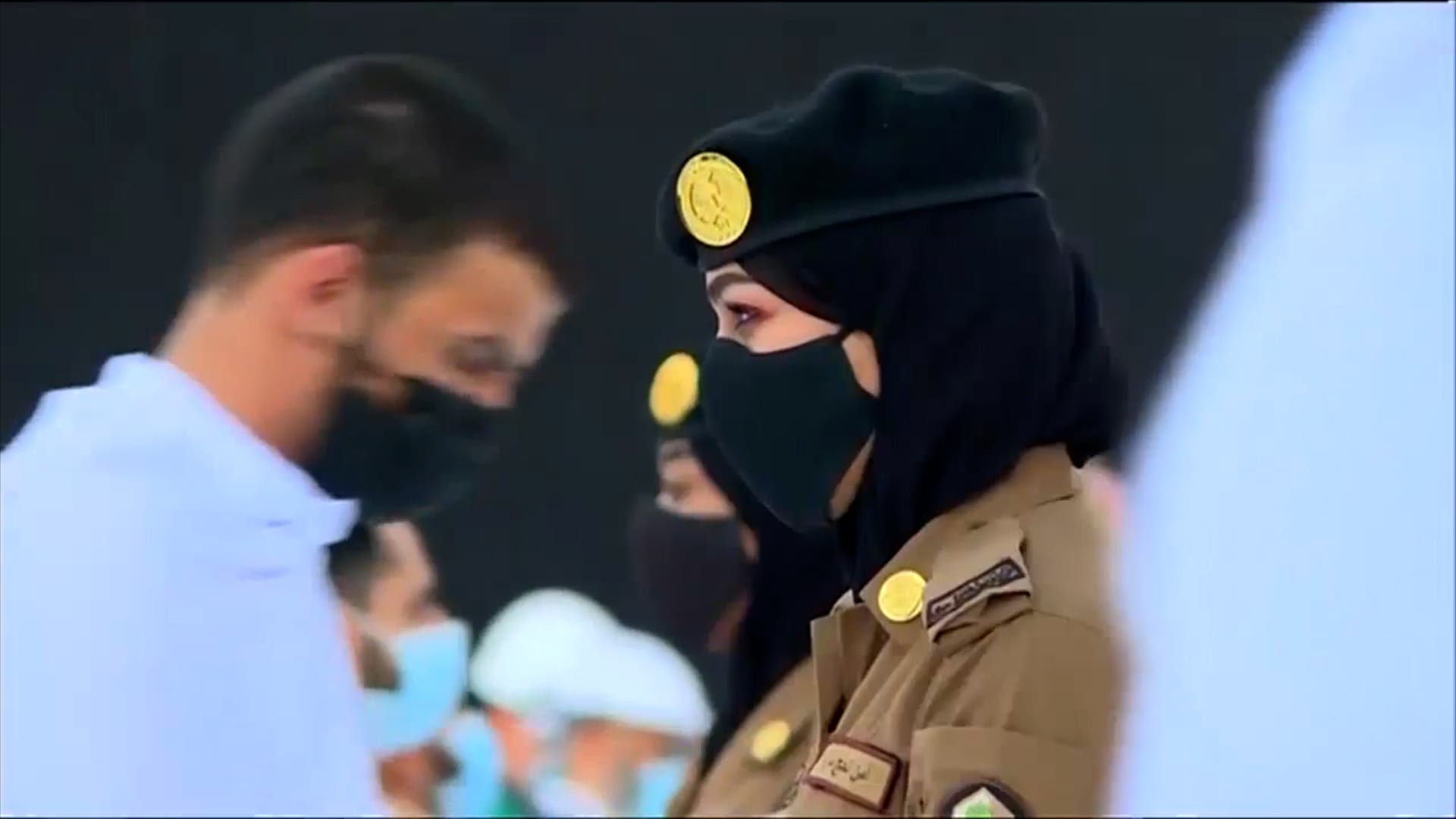 Saudi female police officers are now supervising Umrah pilgrims