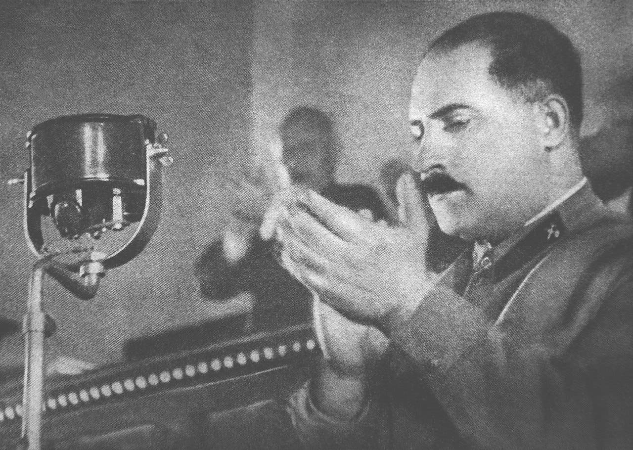 صورة لكاغانوفيتش عقب إلقائه لكلمة سنة 1936