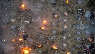 صور مروعة بالهند.. طوابير طويلة لحرق جثث ضحايا كورونا