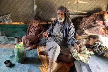 مسن وطفل نازحان في مأرب بسبب الهجوم الحوثي