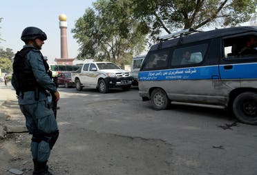شرطي أفغاني في مركز أمني قرب السفارة الأميركية في كابول (أرشيفية)