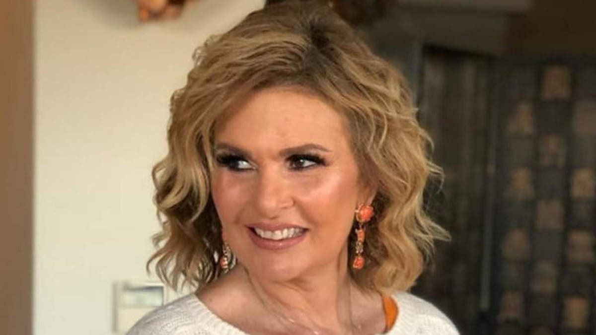 أول ظهور لزوج يسرا في عمل فني.. والفنانة تغازله