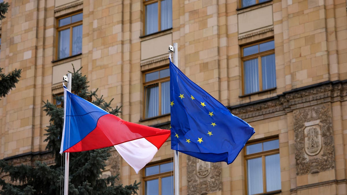 بعد إهانة سفيرها بوارسو.. روسيا: لا نخطط لإغلاق سفاراتنا في أوروبا
